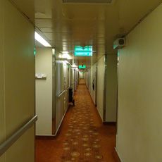couloirs aux étages d'un hôtel